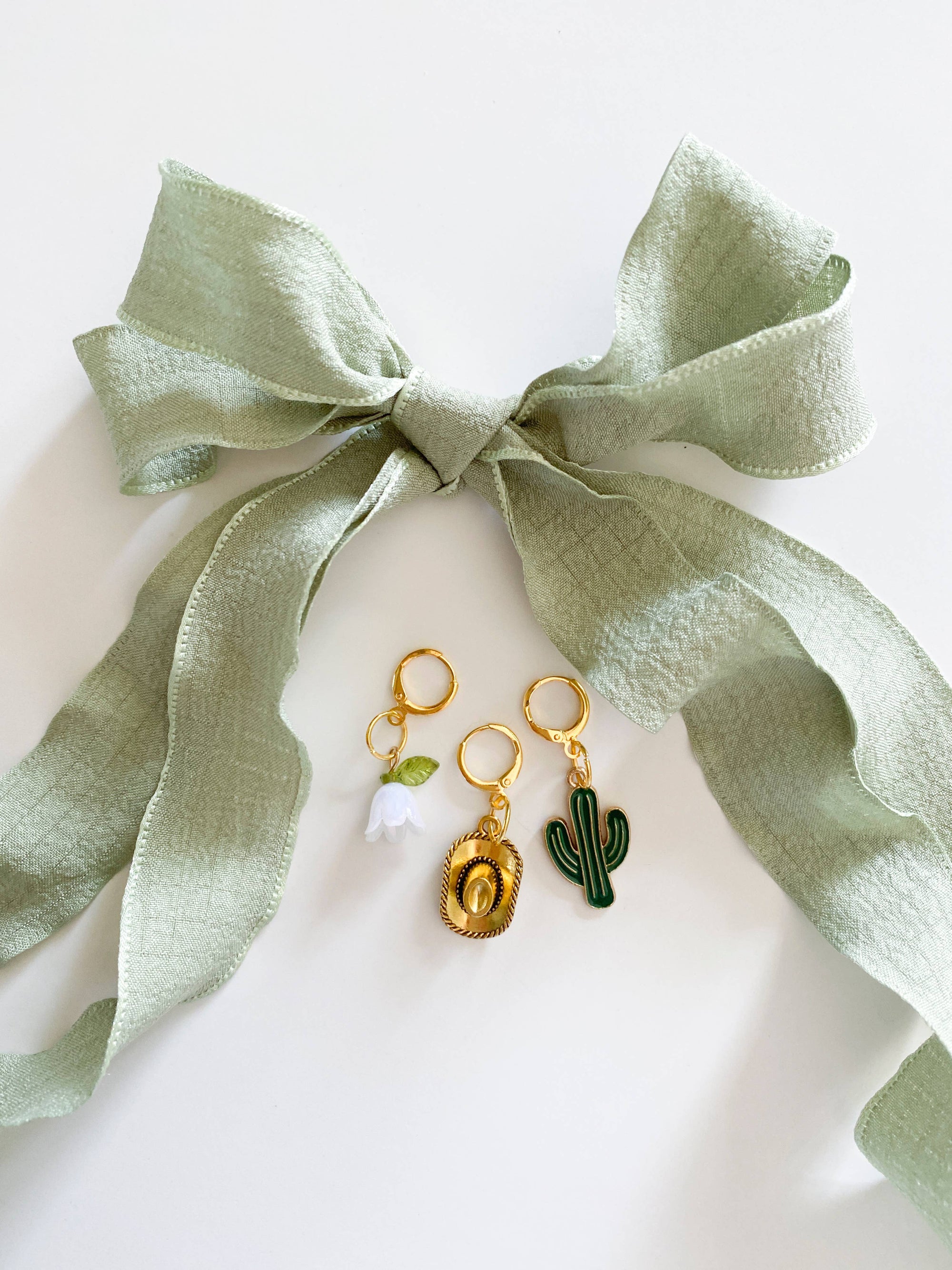 Leo + Lee Shoe Charm and Lace Sets