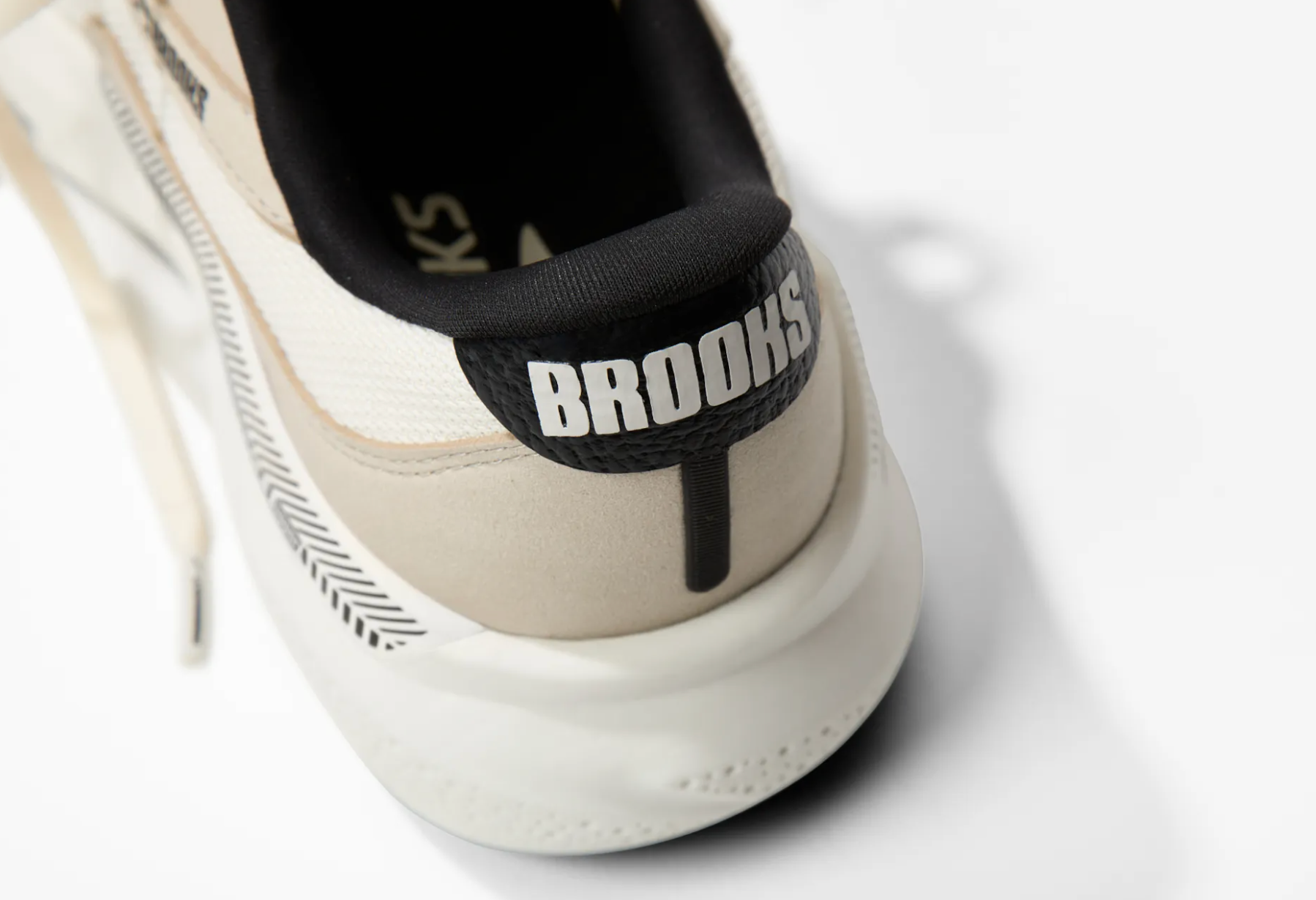 Brooks Women's Adrenaline GTS 24 - Coconut/Black