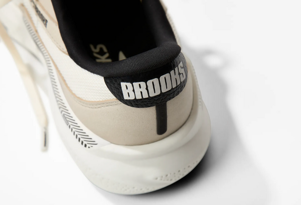 Brooks Women's Adrenaline GTS 24 - Coconut/Black