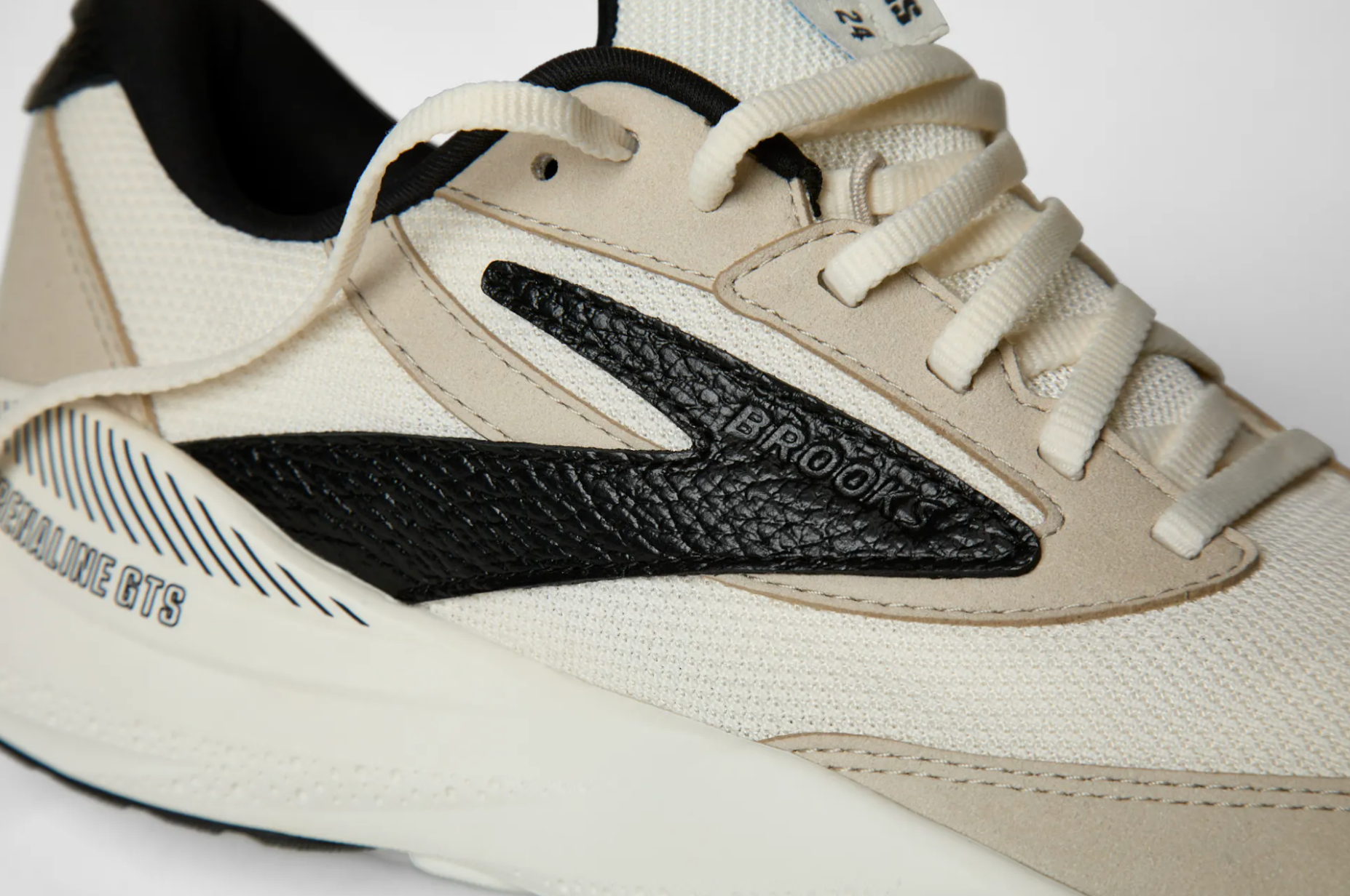 Brooks Women's Adrenaline GTS 24 - Coconut/Black