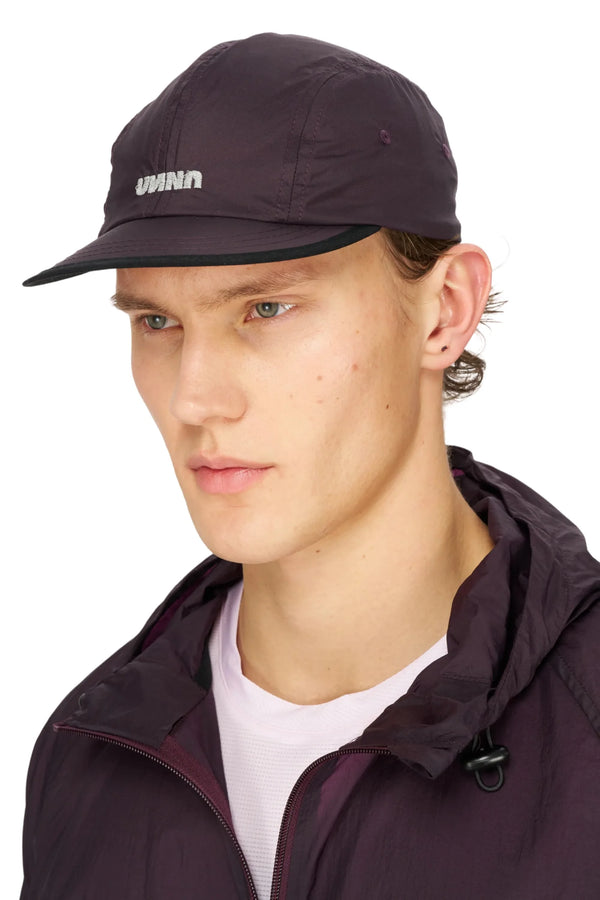 UNNA Smiles Run Cap - Aubergine
