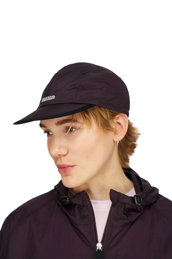 UNNA Smiles Run Cap - Aubergine