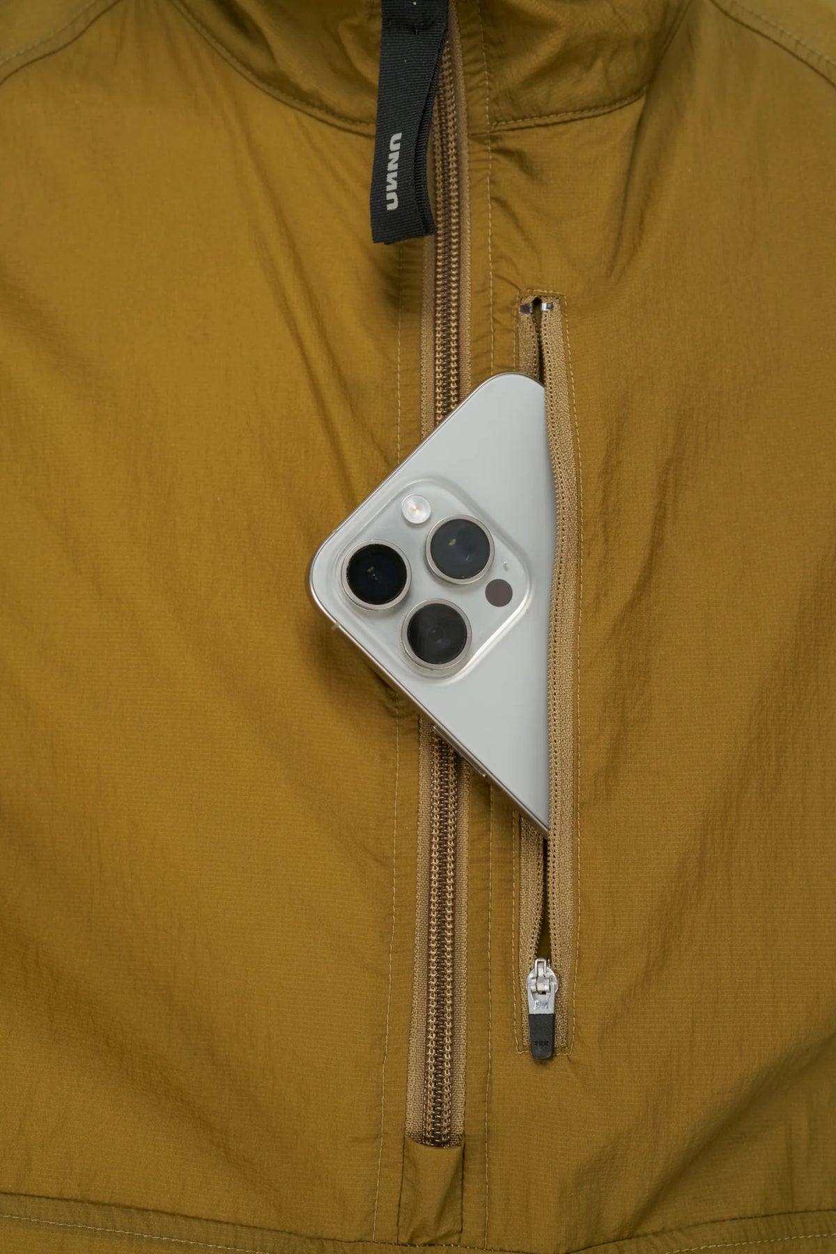 UNNA Smiles Windstopper - Gold Olive